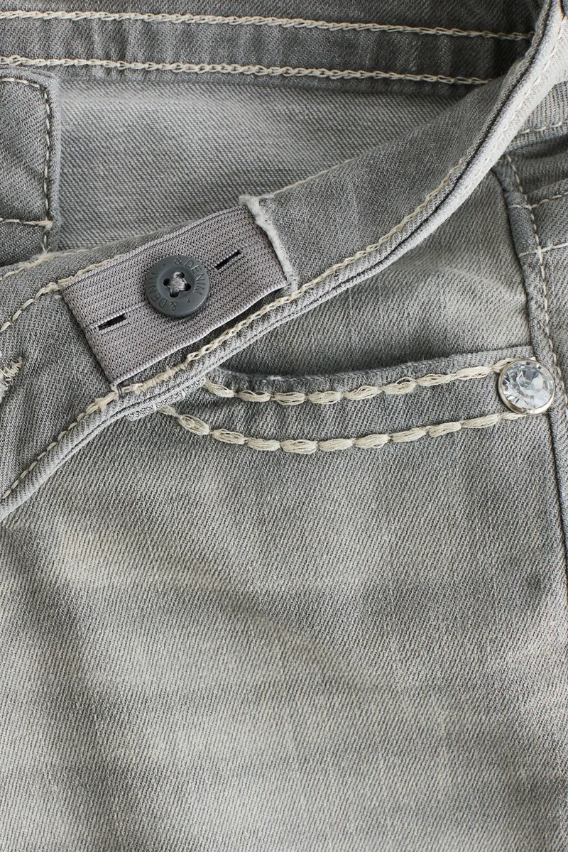 اتش اند ام جينز بخصر منخفض وقصّة سكيني بووت كت